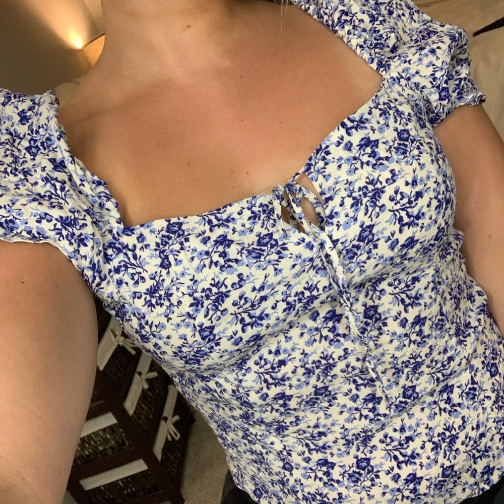 Blue floral H&M blouse